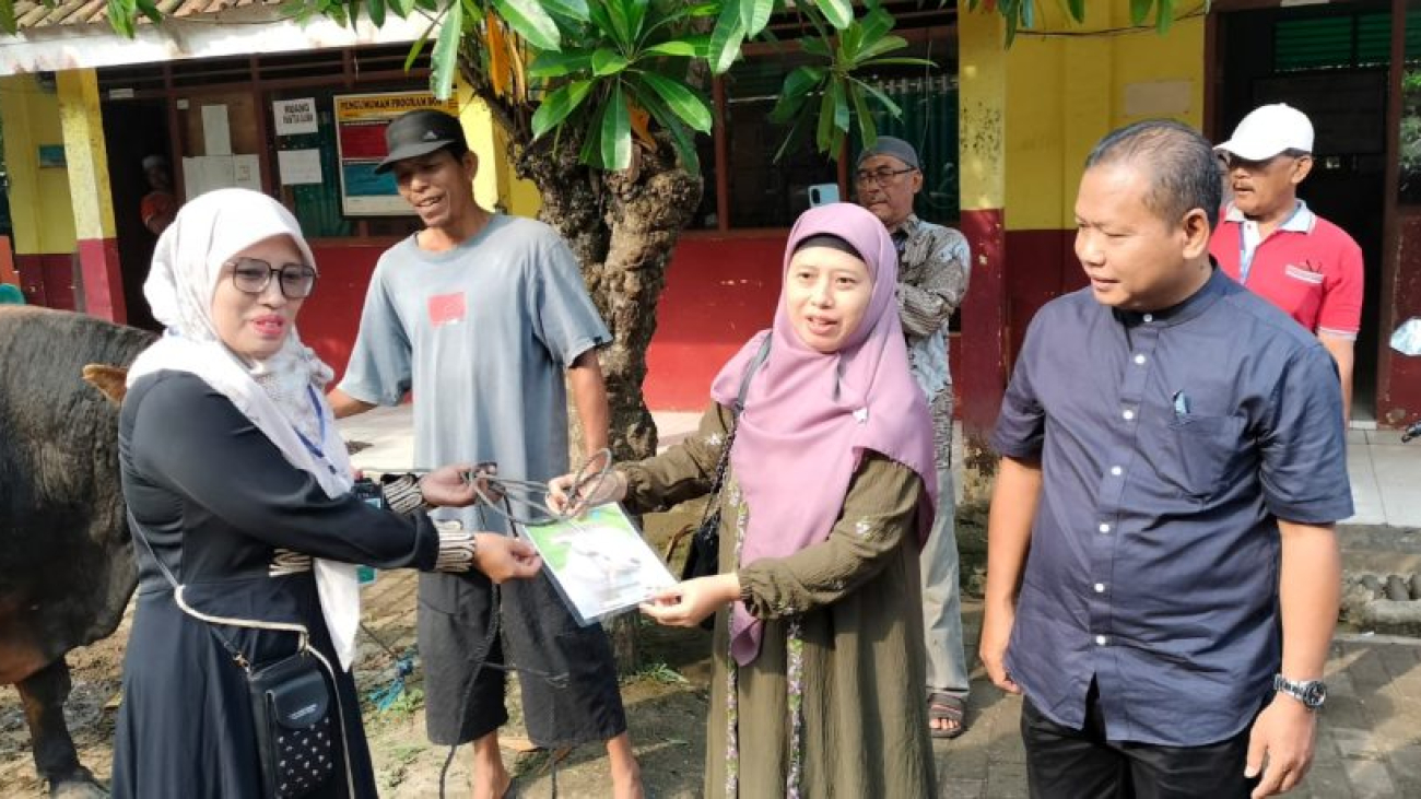 Sekolah-Bakti-Mulya-400-melaksanakan-kegiatan-pemotongan-dan-pendistribusian-hewan-kurban-di-daerah-terpencil-2-1024x460